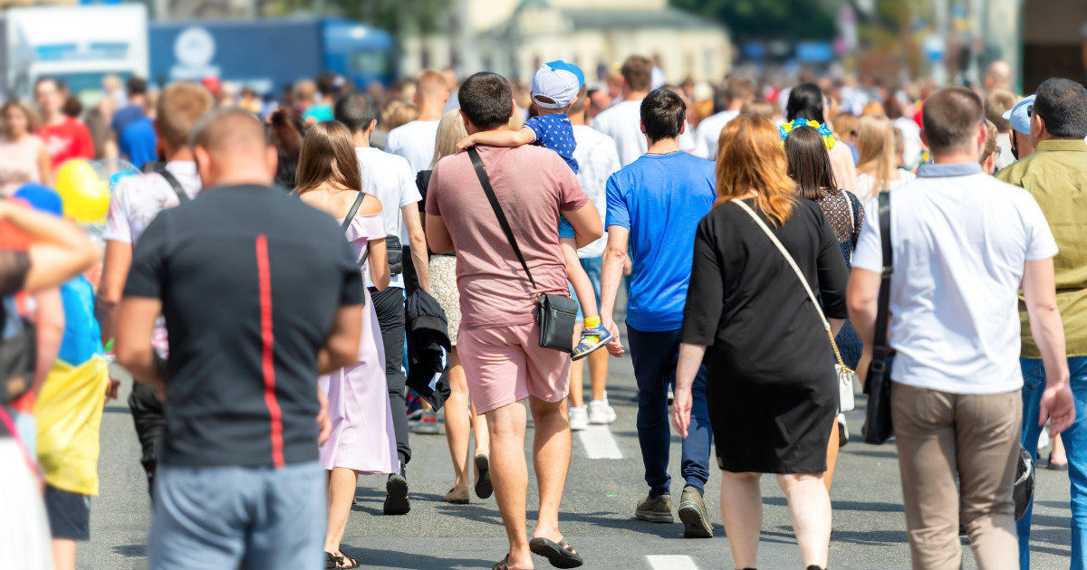 Awareness-while-walking-in-a-crowd